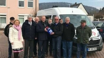 Staatsminister Axel Wintermeyer besucht Bürgerbus in Weimar