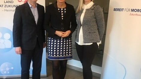 Europaministerin Lucia Puttrich besucht die Franz Hof GmbH in Haiger.